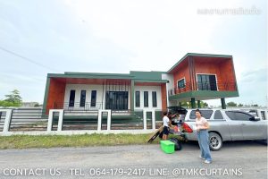 ทีมงาน TMK Curtains ให้บริการติดตั้งฟิล์มและม่านม้วนถึงที่ ณ บ้านสร้างเองของลูกค้า ย่านประชาสำราญ