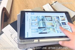 ทีมงาน TMK Curtains นำเสนอผลงานติดตั้งผ้าม่านที่ผ่านมาให้ลูกค้าชมผ่าน iPad เพื่อเป็นแนวทาง